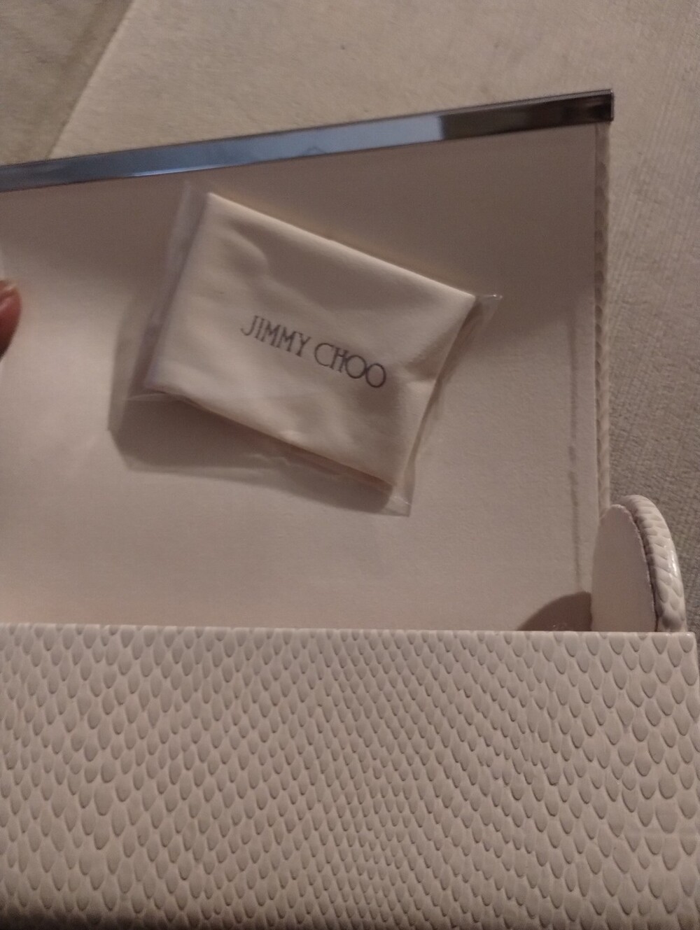 Jimmy Choo Beige Leather Sunglass Case - Picture 4 of 5